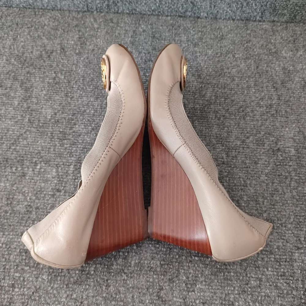 Tory Burch Women Caroline Wedge Heel Size 7.5 Preppy Leather Logo Defect